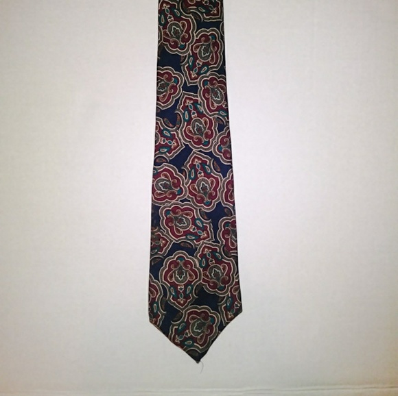Pure Silk Van Heusen Tie - Picture 2 of 8